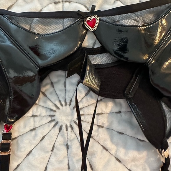 ELLA BLACK
BLACK GARTER BELT - Picture 8 of 9